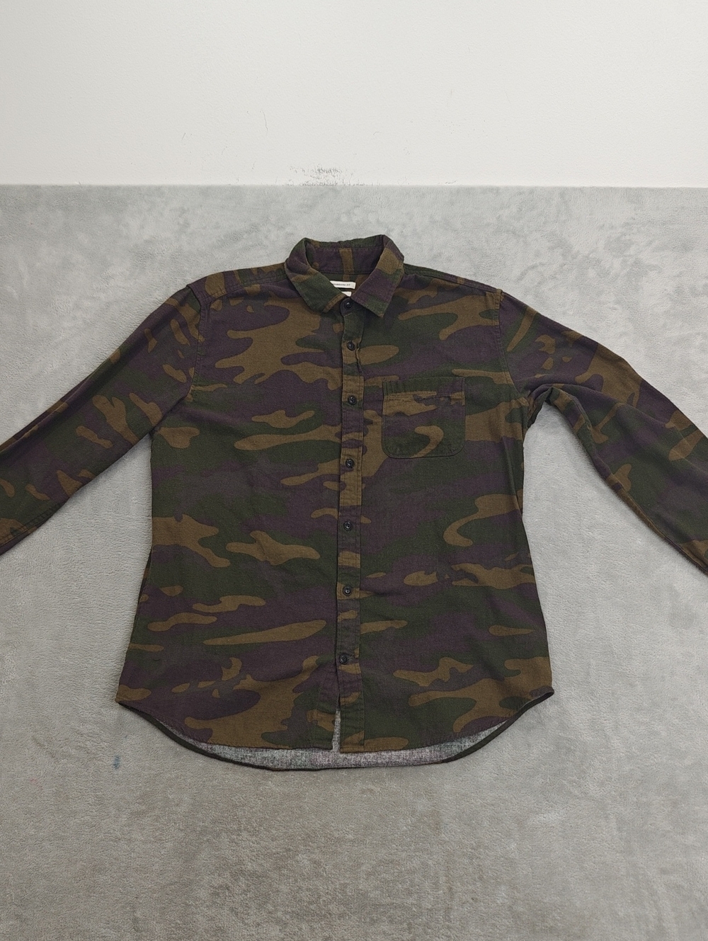 GAP Men's Green and Brown Camo Button-Down Shirt